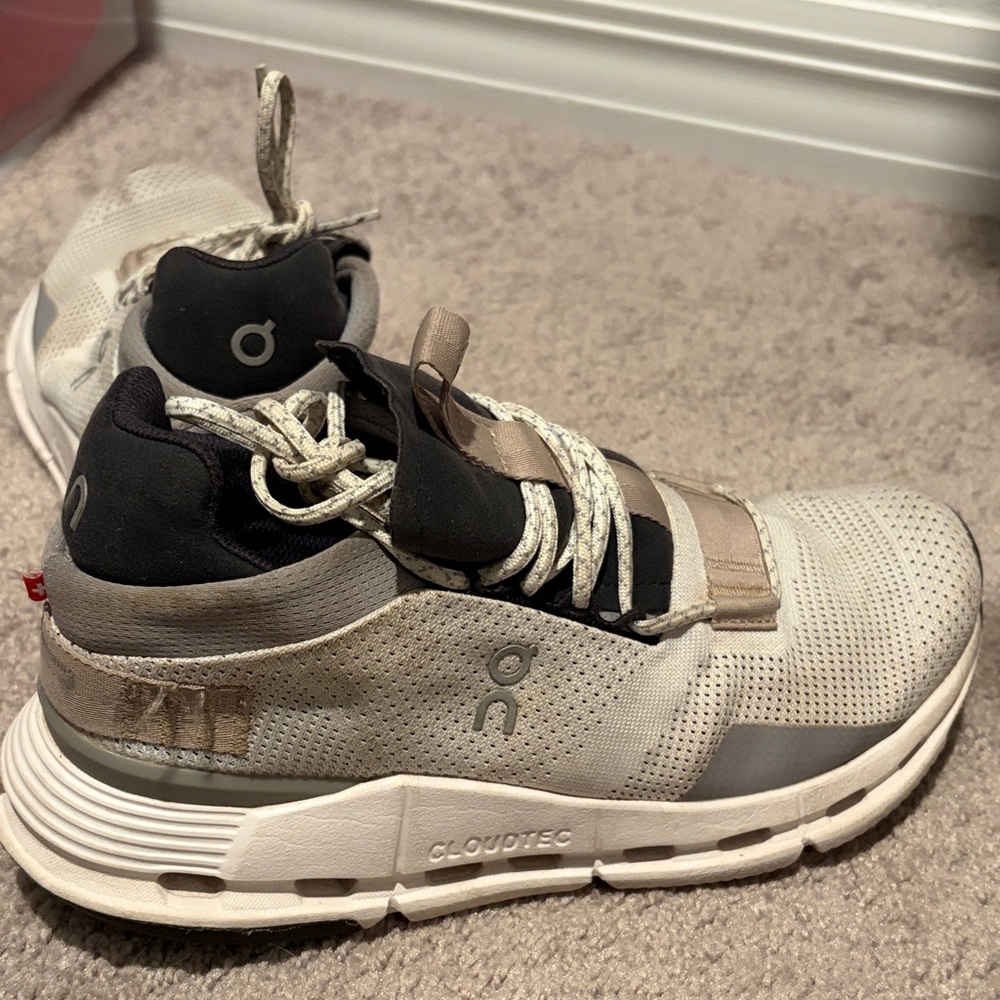 On Women's Beige and Black Athletic Shoes